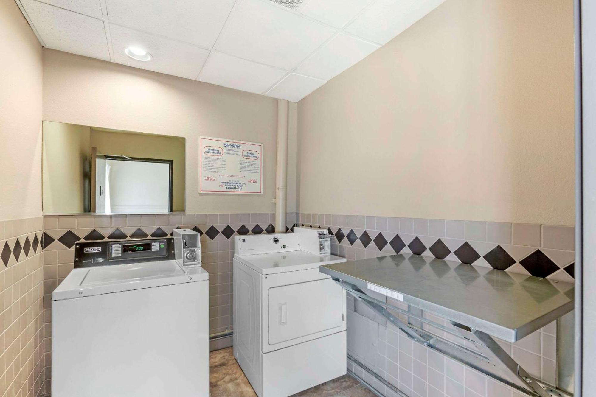 Comfort Inn West Phoenix At 27Th Ave And I-I0 Екстер'єр фото