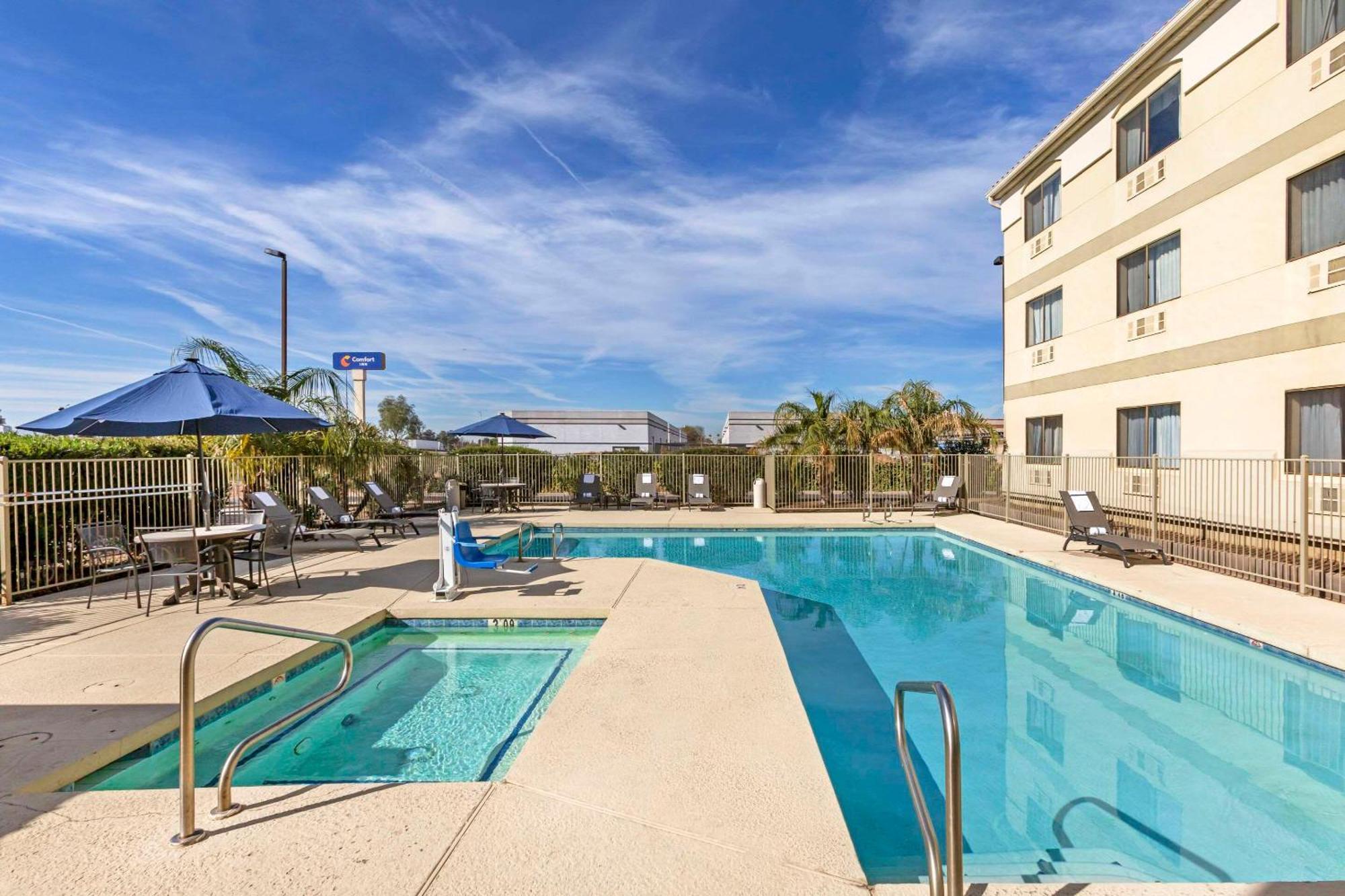 Comfort Inn West Phoenix At 27Th Ave And I-I0 Екстер'єр фото